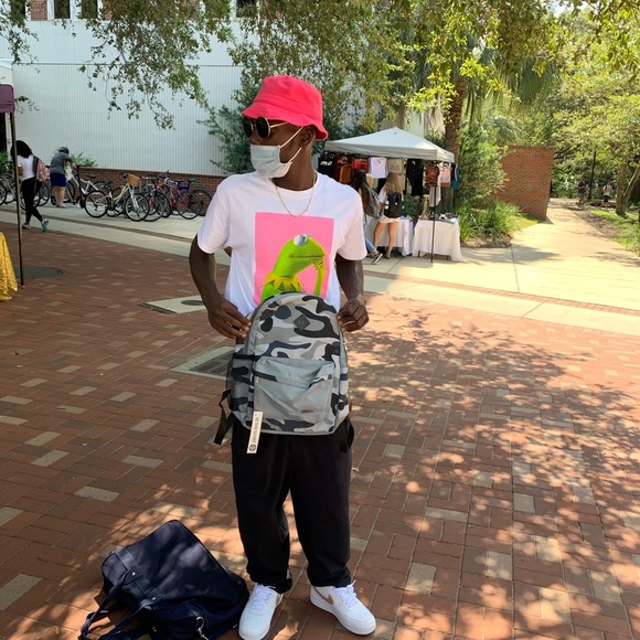 Meet your stylish Sneakerhead, Rjay - Picture 3 of 6